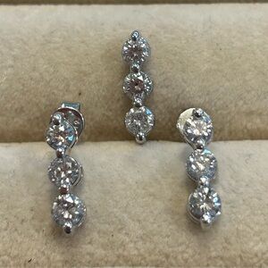 14KT WHITE GOLD NATURAL DIAMONDS EARRINGS AND PENDANT SET